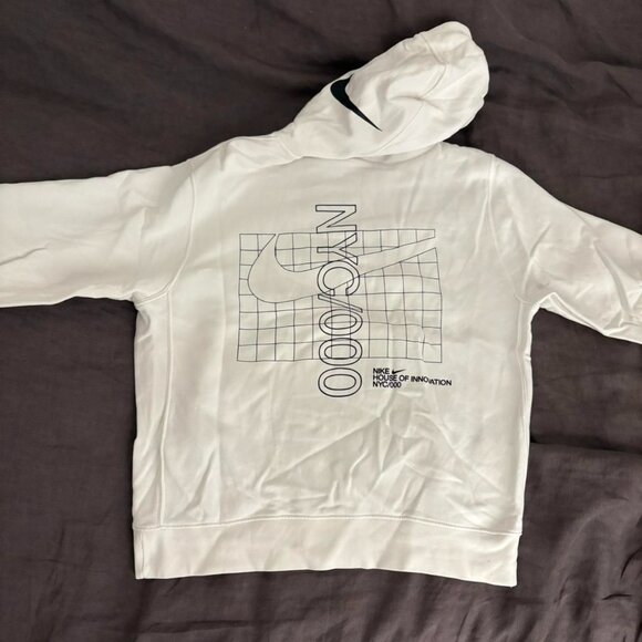 (US M Medium) **EXCLUSIVE** Nike NYC ‘House of Innovation’ Hoodie - White - Picture 4 of 6